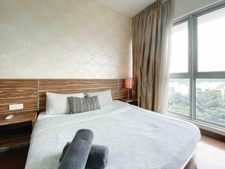 Regalia By Sweet Apartment
